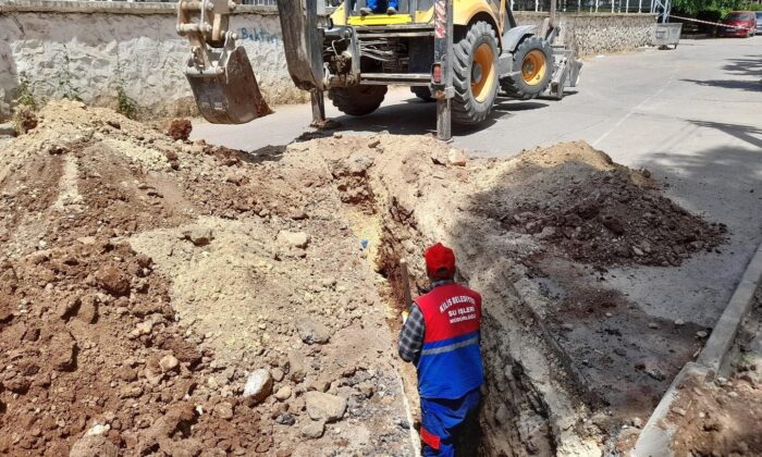 16 ekiple su arızalarına müdahale ediliyor