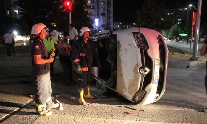 16 yaşındaki sürücü kaza yaptı, kaçarken yakalandı