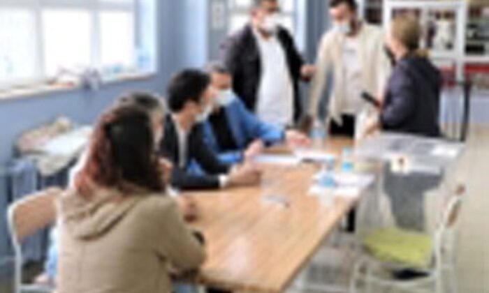 18 yaşında muhtar oldu