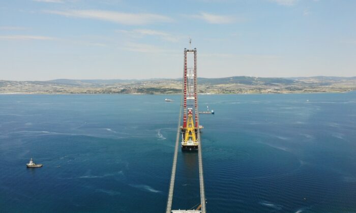 1915 Çanakkale Köprüsü’nde kedi yolundaki köprülerin sökümüne başlandı