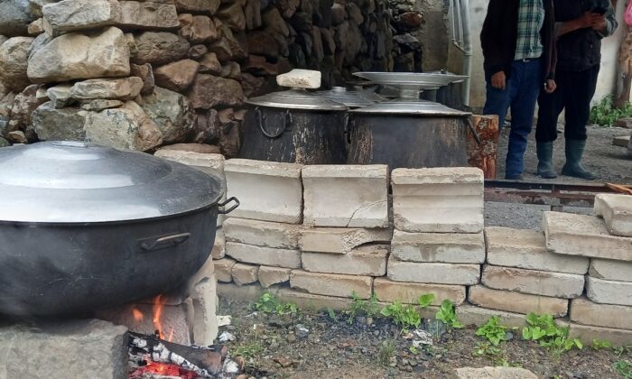 2 bin metrede afetlerden korunmak için kurban kestiler