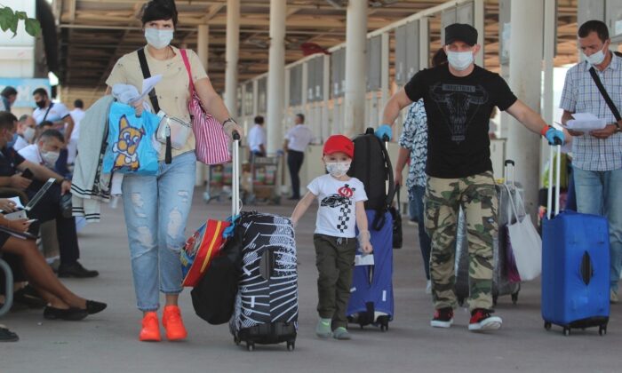 3 haftada 518 bin kişi hava yoluyla Antalya’ya geldi