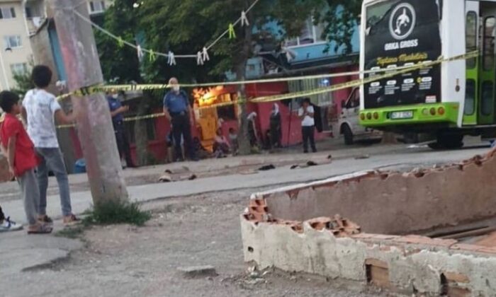 3 yaşındaki çocuk halk otobüsünün altında can verdi