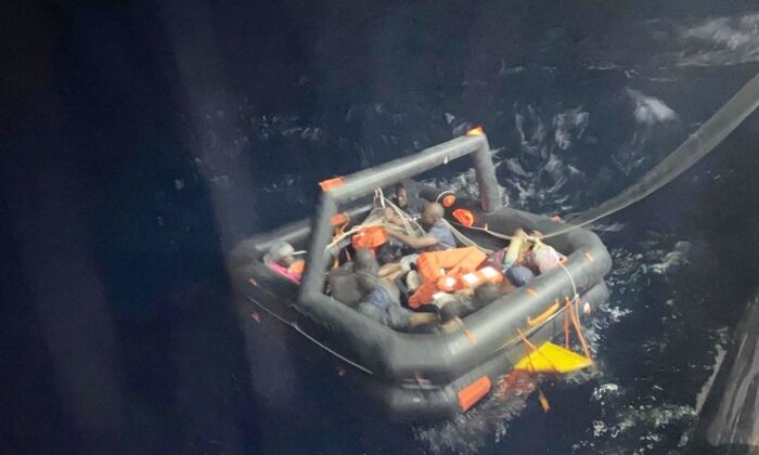 32 düzensiz göçmen kurtarıldı