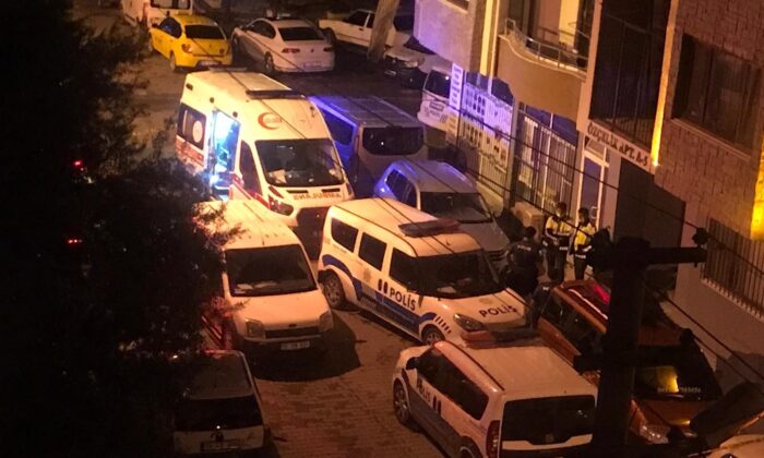 35 suç kaydı bulunan ve cezaevinden izinli çıktığı öğrenilen şahsın anne ve babasını öldürdüğü iddia edildi