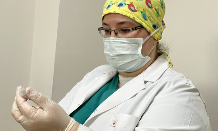 40 milyonuncu aşıyı yapan hemşire duygularını anlattı