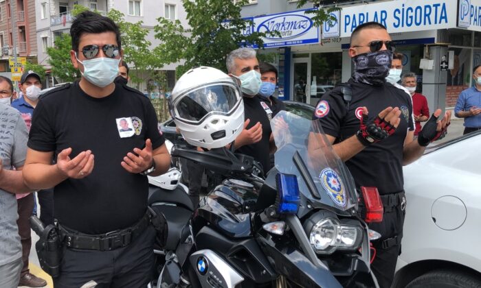 5 aydır verdiği yaşam mücadelesini kaybeden polise mesai arkadaşlarından veda