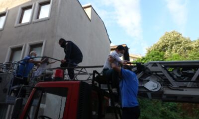 5 katlı apartmanda yangın paniği: 1’i bebek, 3’ü çocuk 12 kişi böyle kurtarıldı