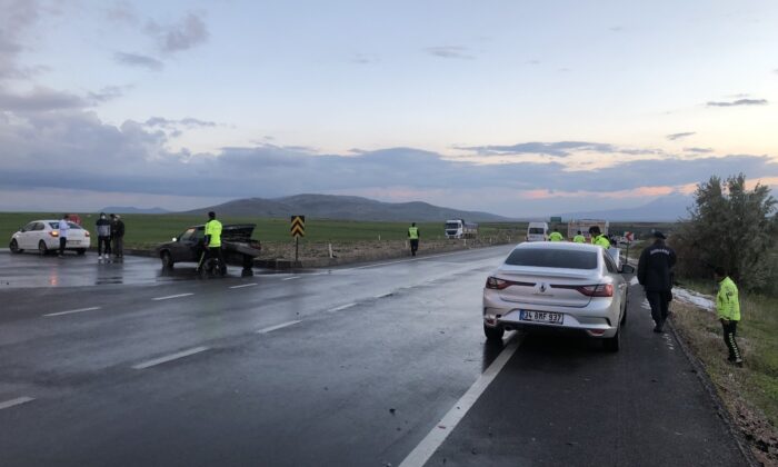 5 otomobilin karıştığı zincirleme kazada 5 kişi yaralandı