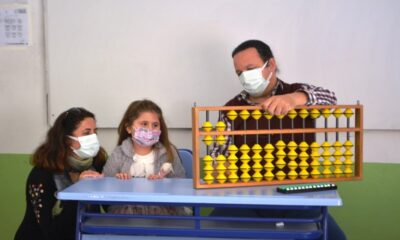 5 yaşındaki kız aritmetikle oyun oynuyor