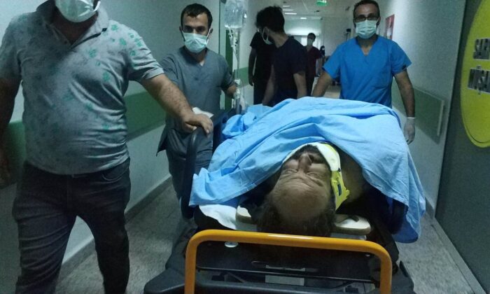 6. kattan düşen inşaat işçisi ağır yaralandı