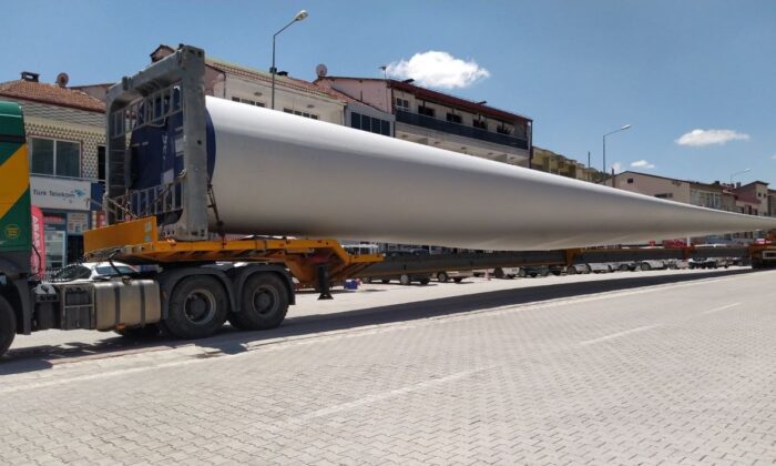 60 metre uzunluğundaki pervaneler böyle taşındı