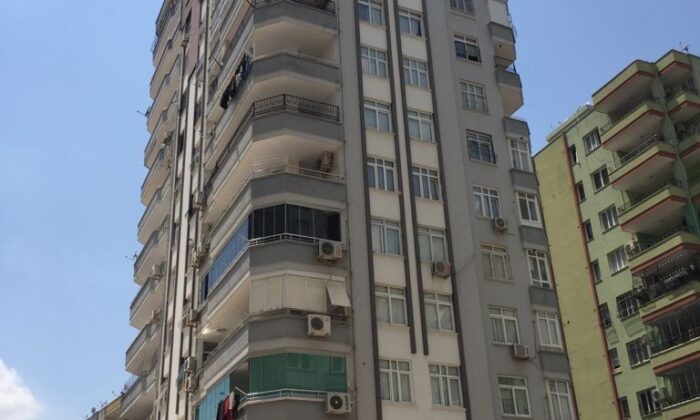 7. kattaki balkondan düşen çocuk ağır yaralandı