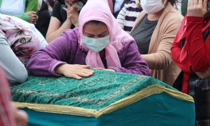 8 yaşındaki Toprak, Covid-19 sonrası gelişen sendromdan öldü