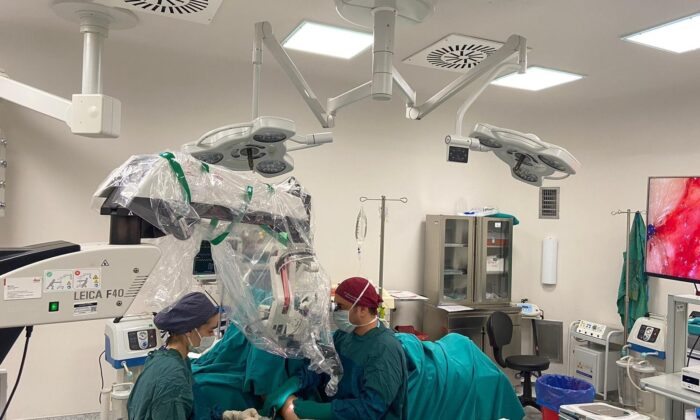 8 yıl önce kanseri yenen hastanın lenf damarları, toplardamarlara aktardı