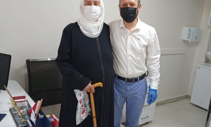 82 yaşındaki kronik hasta kadın ‘Spinal Anestezi’ ile sağlığına kavuştu