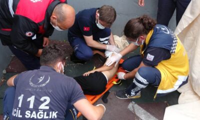 9 yaşındaki çocuk, yanağına saplanan demirle hastaneye kaldırıldı