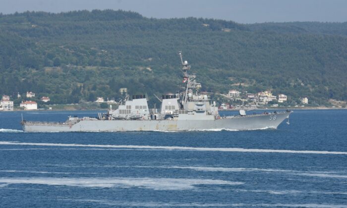 ABD savaş gemisi Çanakkale Boğazı’ndan geçti