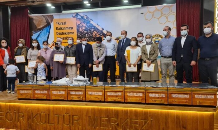 Adana’da 36 kursiyere arıcılık sertifikası