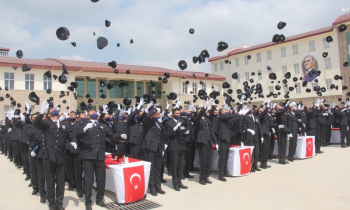 Adana’da 413 polis adayı mezun oldu