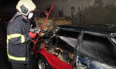 Adana’da park halindeki otomobil kundaklandı