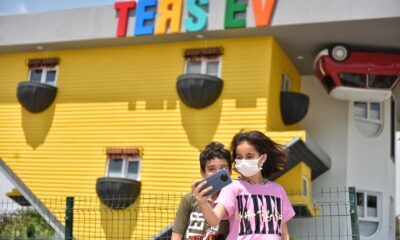 Adana’nın ilk ters evi kapılarını açtı