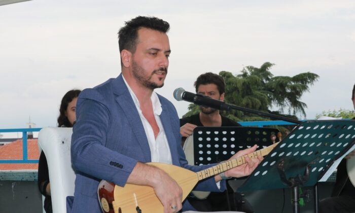 Adapazarı Belediyesi’nde kahramanlık türküleri