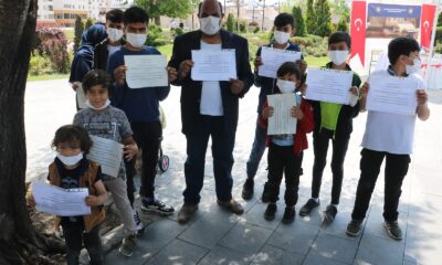 Afgan aile Türk kimliği için gösteri düzenledi