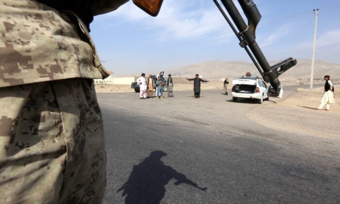 Afganistan-Tacikistan arasındaki sınır kapısı Taliban’ın kontrolüne geçti