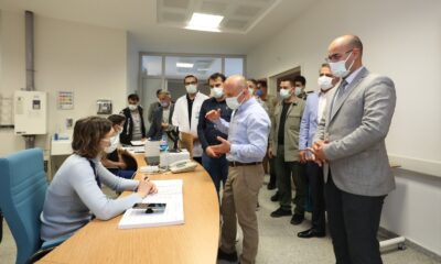 Ağrı Valisi Varol, Covid-19 Aşı Polikliniğini ziyaret etti