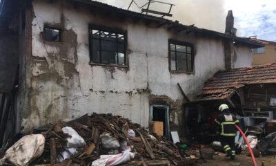 Ahşap ev alevlere teslim oldu