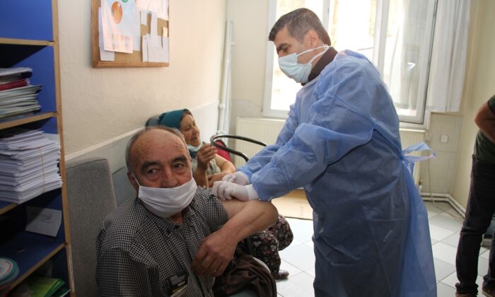 Aile hekimlerinde de ’Biontech’ aşılaması başladı