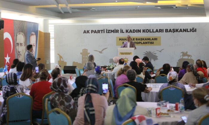 AK Kadın İzmir’den Mahalle Başkanları Bölge Toplantısı