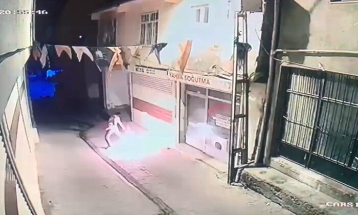 AK Parti Hani İlçe Binası’na molotoflu saldırıda 2 gözaltı