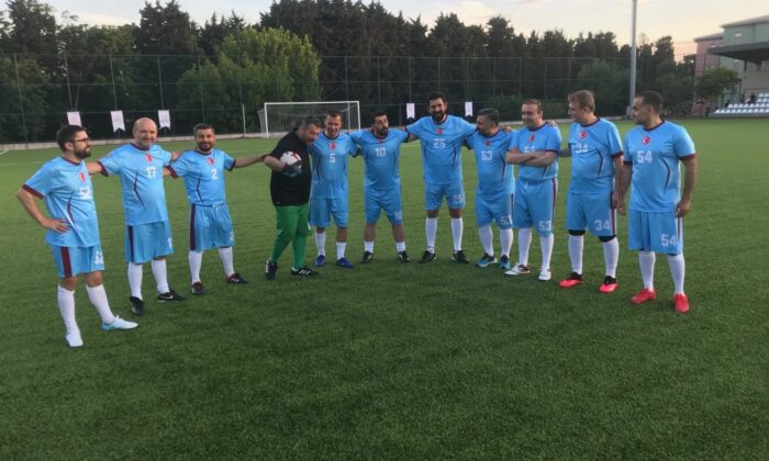 AK Parti İstanbul İl Başkanı Osman Nuri Kabaktepe ünlünün katılımı ile futbol müsabakası düzenledi