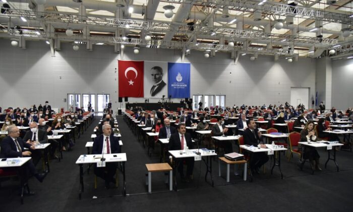 AK Parti sağlık çalışanlarına ücretsiz toplu taşıma ve otopark uygulamasının uzatılmasını teklif edecek