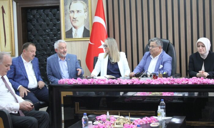 AK Partili belediye başkanları Isparta’da buluştu