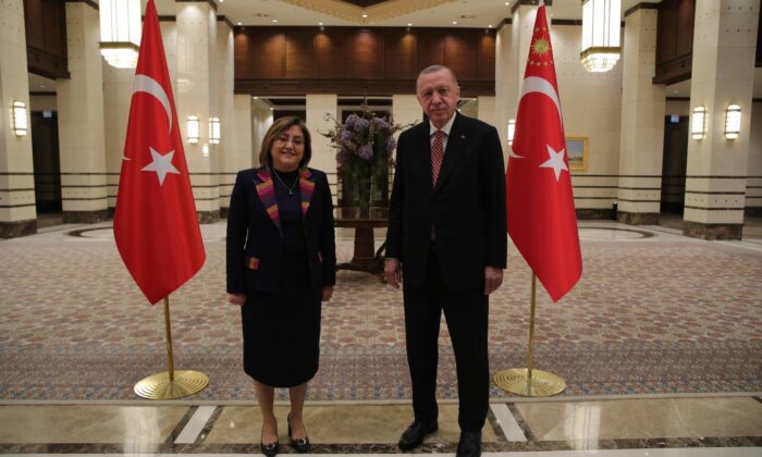 AK Partili belediye başkanları Külliye’de buluştu