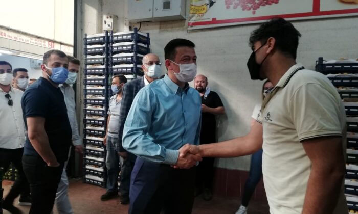 AK Parti’li Hamza Dağ, hal esnafını ziyaret etti