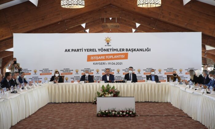 AK Parti’li Özhaseki: “CHP’li belediyelerin taş üstüne taş koydukları yok. Algı operasyonu çekerek devam ediyorlar”