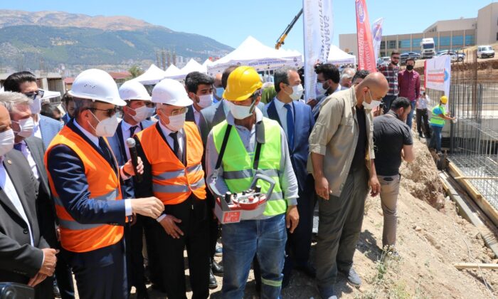 AK Parti’li Ünal: “Bu ülkenin yapabilme gücüne saldırıyorlar”