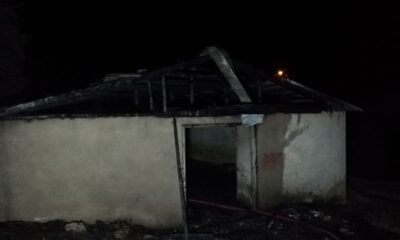 Akaryakıt istasyonu yakınında çıkan ahır yangını ucuz atlatıldı