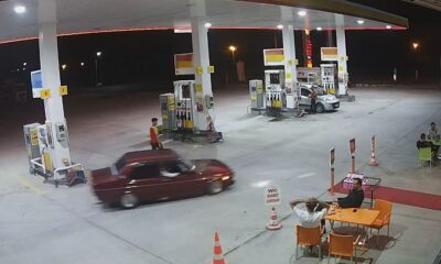 Akaryakıt istasyonunda önce yakıt aldı, sonra drift yaptı