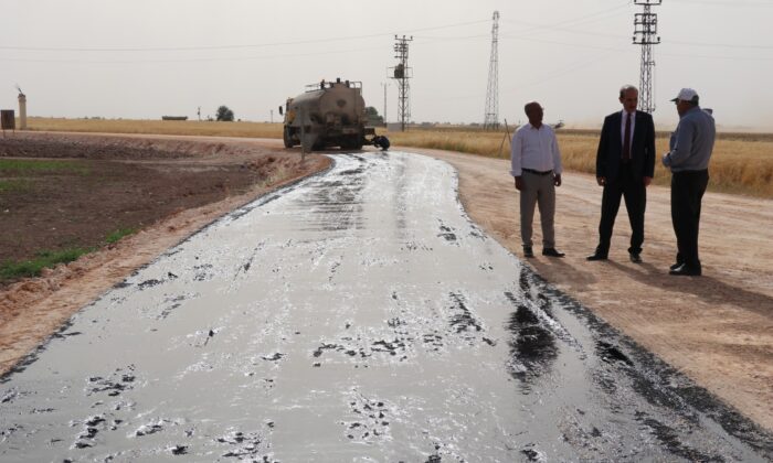 Akçakale kırsalında ilk asfalt çalışması başladı