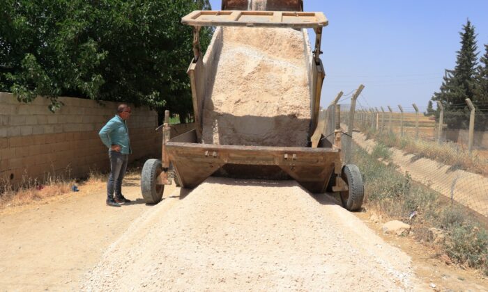 Akçakale’de yol çalışması sürüyor