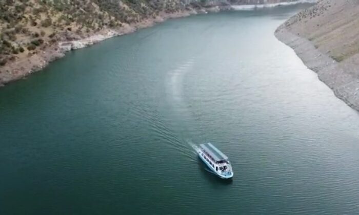 Akdeniz kanyonlarını aratmayan Botan Çayında tekne turları başladı