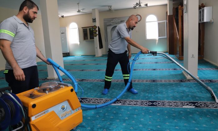 Akdeniz’de dezenfekte çalışmaları aralıksız sürüyor