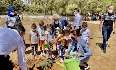 Akkuyu Nükleer A.Ş. çalışanları, ‘Umut Tohumları’ etkinliği kapsamında çocuklarla fidan dikti