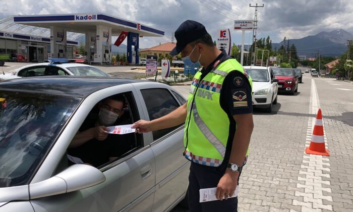 Aksaray jandarmadan emniyet kemeri uygulaması