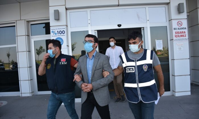 Aksaray merkezli 3 ilde FETÖ/PDY operasyonu: 12 gözaltı
